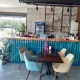 Modern kahve dükkanları ve cafe dekorasyonları için turkuaz mavi oluklu tasarım kafe seramik paneli uygulaması
